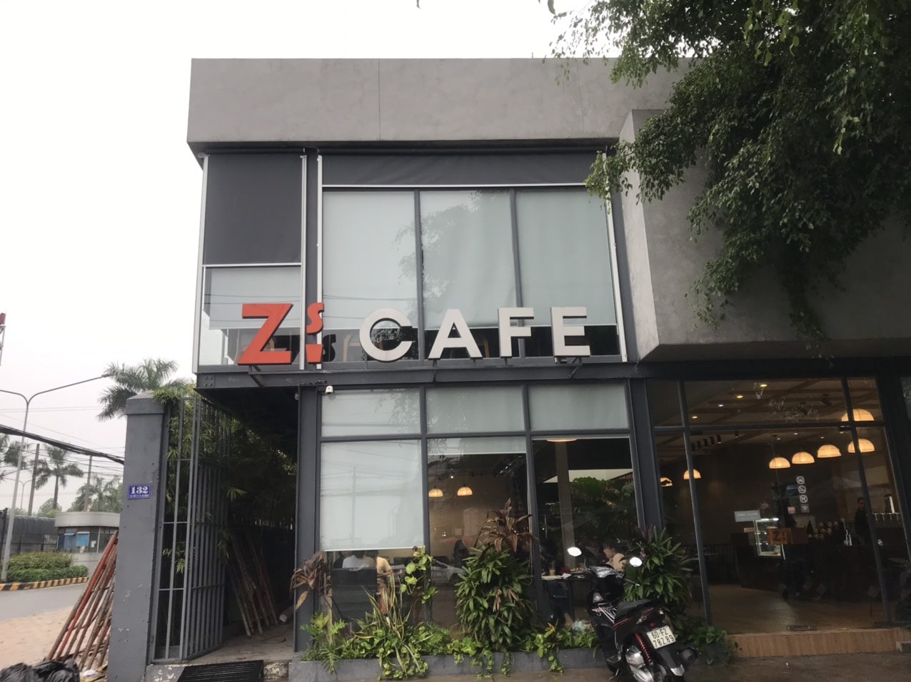 rem-cuon-in-logo-cho-quan-cafe