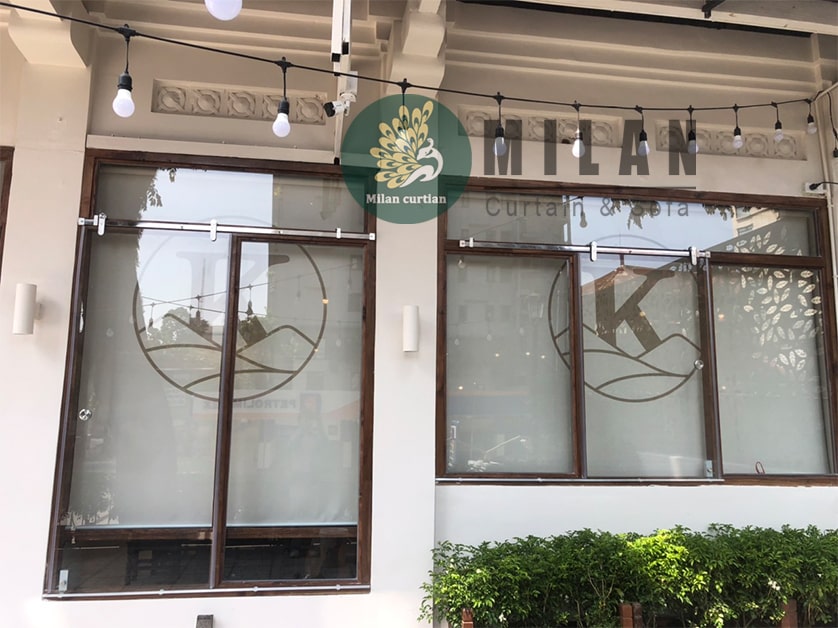 rem-cuon-in-logo-cho-quan-cafe