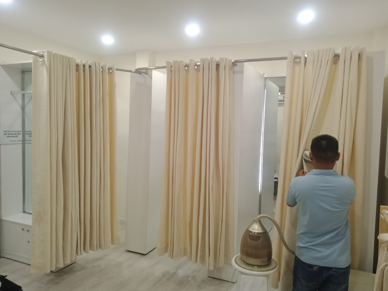 rem-vai-canvas-cho-phong-thay-do-tai-shop-give-away